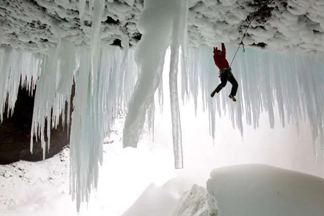 001CATERS-Pondella-Ice-Climb-05_210101.webp