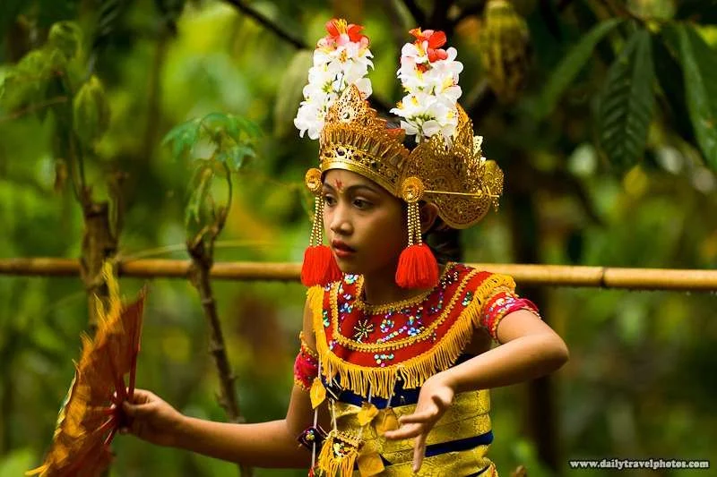 110618_bali_young_female_dancer_rain_forest_MG_8678.webp