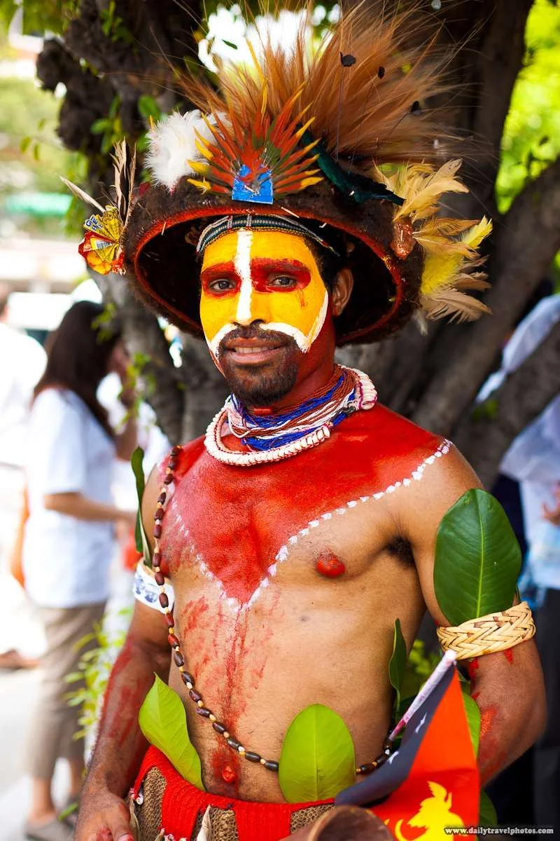 111007_papua_new_guinea_tribal_dress_native_costume_feathers_painted_IMG_2792.webp