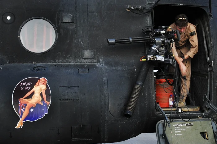 A15-103_Australian_CH-47D_Chinook_helicopter_2_700x463.webp