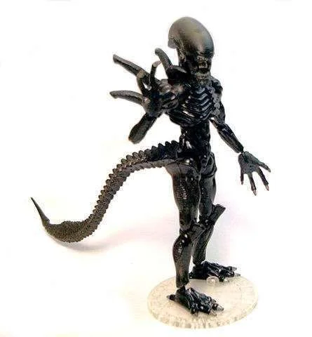 alien-pose.webp