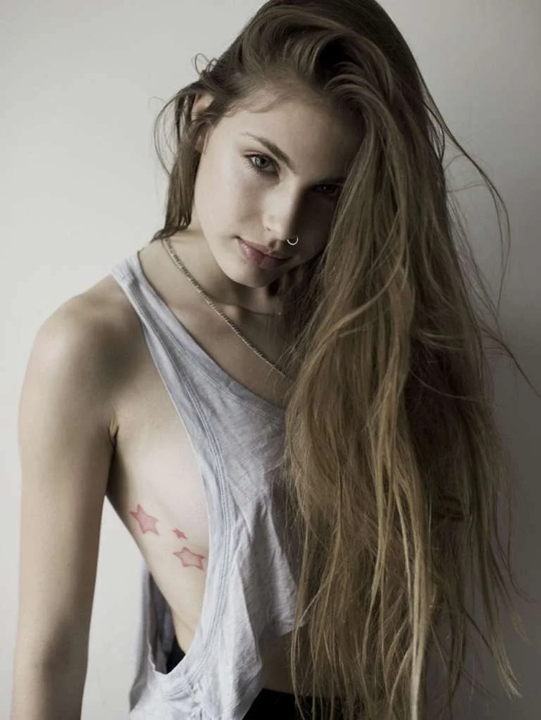 beautiful-brunette-girl-hair-long-hair-natural-Favim.com-44265.webp
