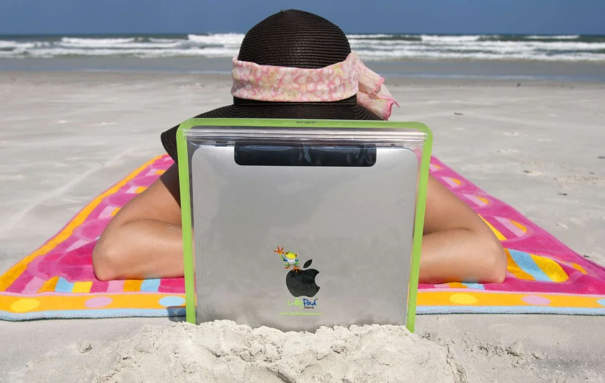 dual_lillypad_ipad-on-beach.webp
