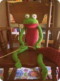 frog knitting.webp