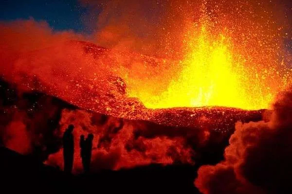 iceland-volcano-tourism-lava-burst_18088_600x450.webp