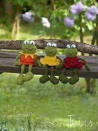 knitted frogs 2.webp