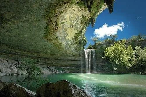 Most-Amazing-Caves-of-the-World-2.webp