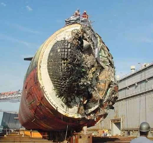 Sonar_submarine_SSN-711_nose_damage.webp