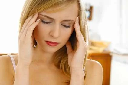 womainheadache.webp