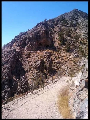 18-trail-to-caverns.webp