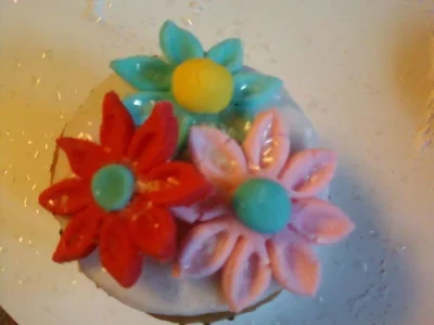 cupcake 3 flowers.webp