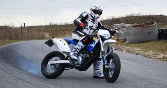 husaberg-570-sm-drift.webp