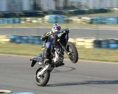 husaberg wheelie.webp