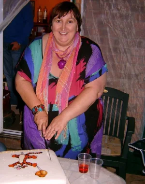 Kath cutting cake.webp