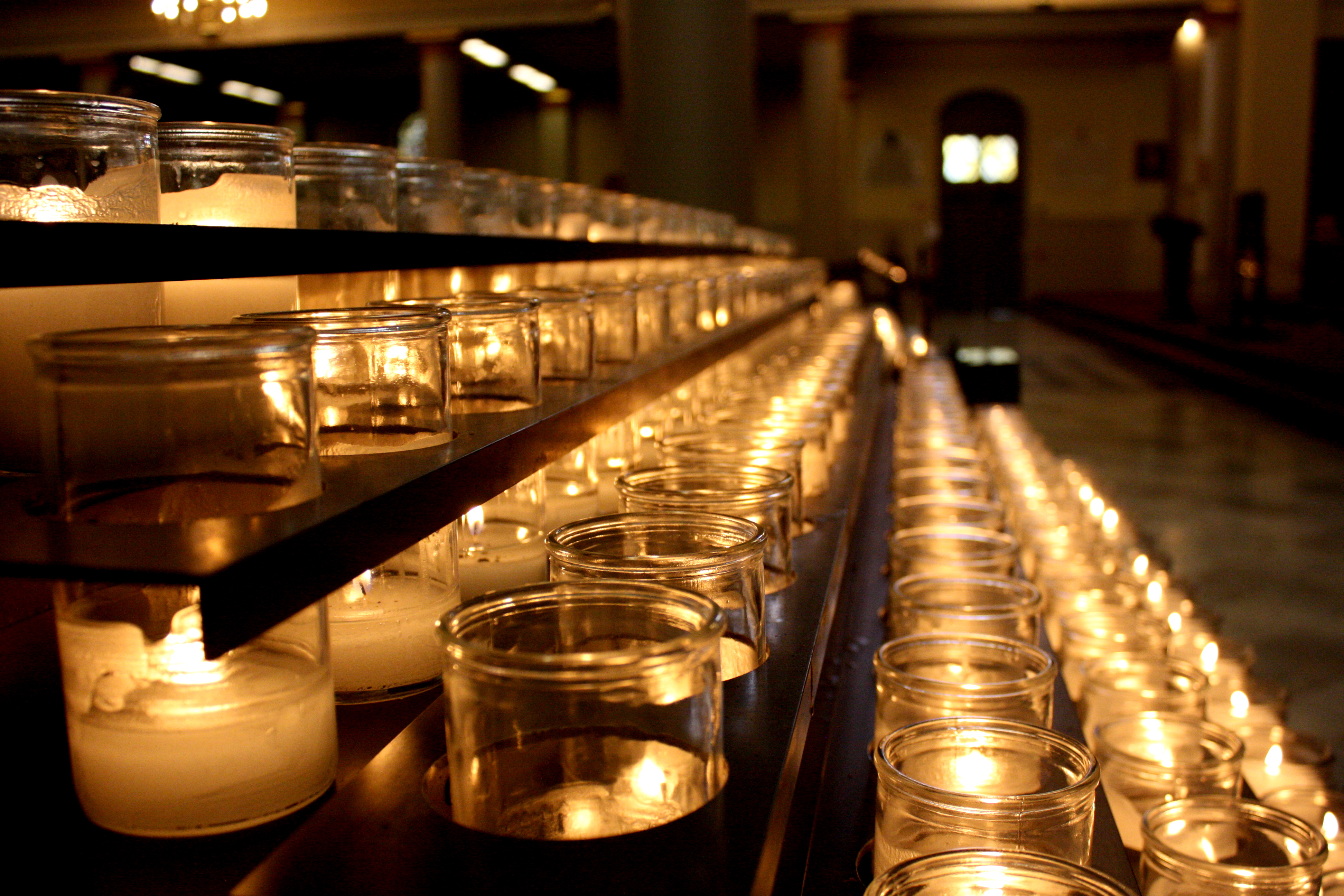 Candles_Saint_Louis_Cathedral.jpg